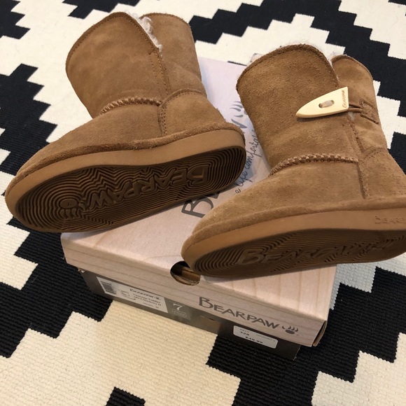 Toddler girl bear paw boots size 7 - Picture 2 of 2